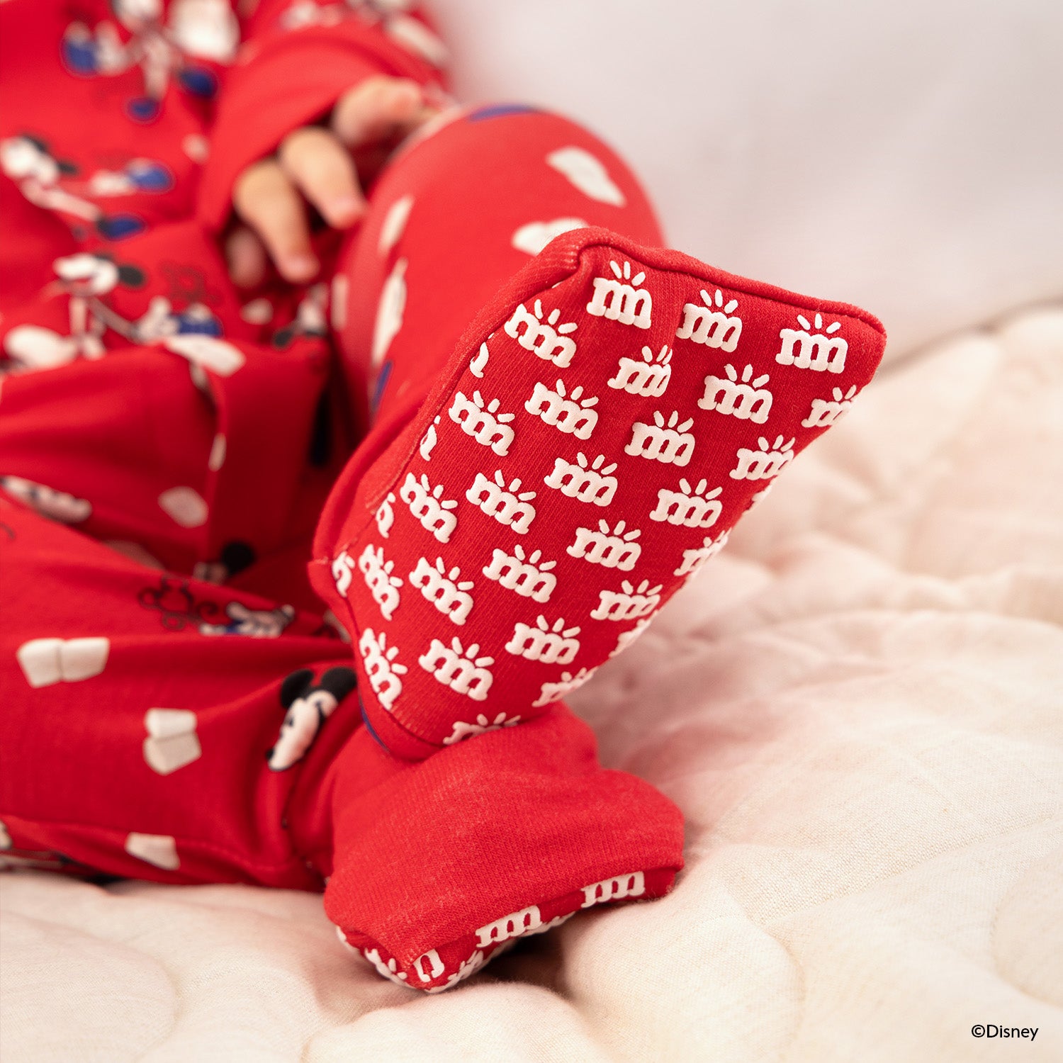 The close up of the convertible coverall feet cover